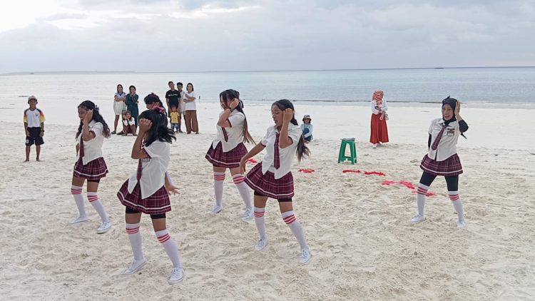 Delapan Regu Ikut Lomba Dance Competition Iven Ngilngof Fiesta 2024