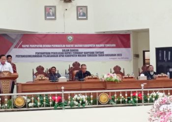 Hadiri Paripurna, Pj Bupati Malra Sampaikan LKPD