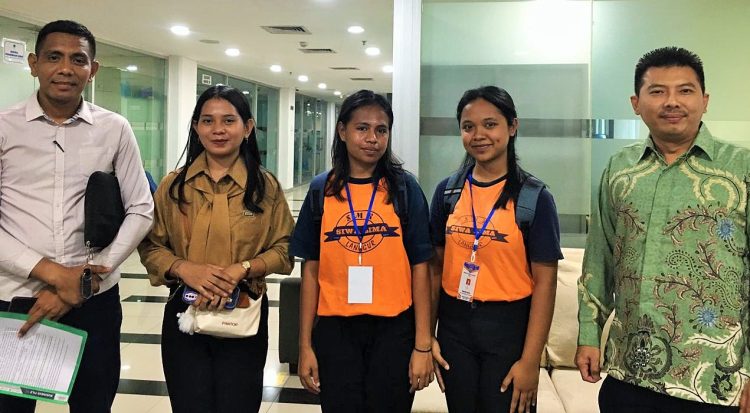 Wow!!! Dua Siswi SMK Siwalima Langgur Tembus PKL Di Kementerian Kominfo