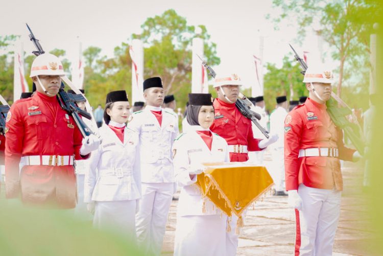 Ini Sosok Pembawa Baki Bendera Saat Upacara HUT Ke-79 RI Di Malra
