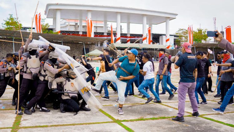 Jelang Pilkada, Polres Malra Gelar Simulasi Sispam Kota