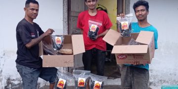 Manfaatkan Limbah Kelapa, Tiga Pemuda Di Langgur Geluti Usaha Arang Briket