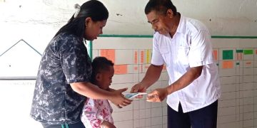 Pemerintah Ohoi Isso Salurkan Bantuan Beasiswa Desa Bagi Anak Sekolah