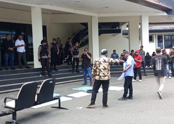 Sejumlah OKP-Ormas Dan Aliansi Gelar Demo Di Kantor DPRD Malra