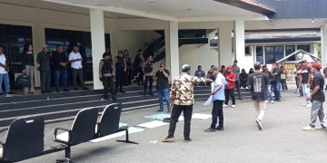 Sejumlah OKP-Ormas Dan Aliansi Gelar Demo Di Kantor DPRD Malra