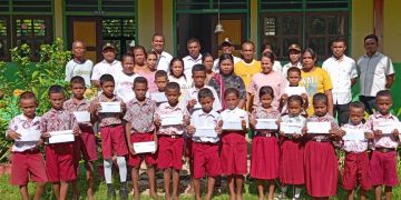 Pemerintah Ohoi Isso Salurkan Bantuan Beasiswa Desa Bagi Anak Sekolah