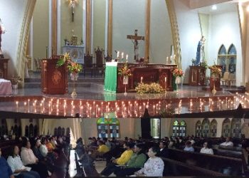 Umat Katolik Di Langgur Berdoa Rosario Untuk Kesembuhan Paus Fransiskus