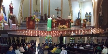 Umat Katolik Di Langgur Berdoa Rosario Untuk Kesembuhan Paus Fransiskus