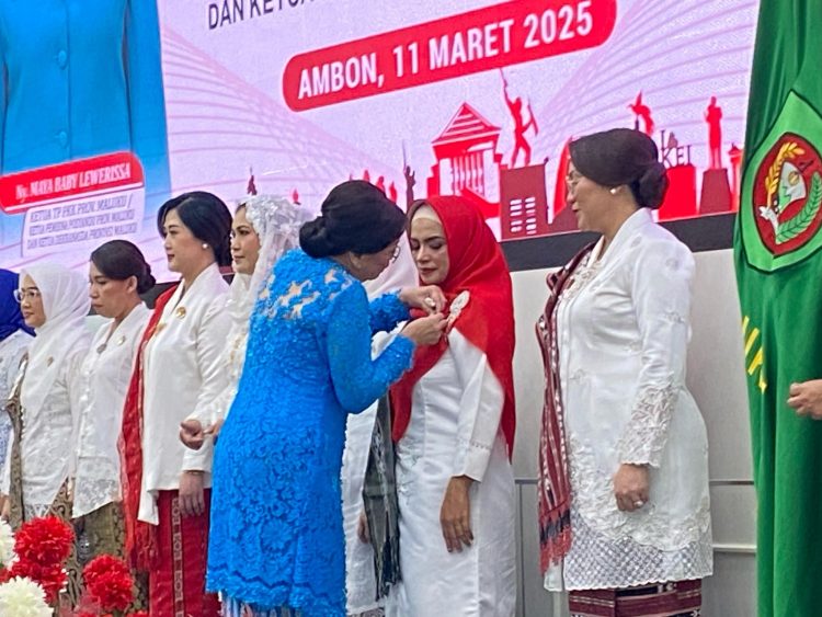 Maya Lewerissa Lantik Sany Rumra sebagai Ketua TP PKK Kota Tual