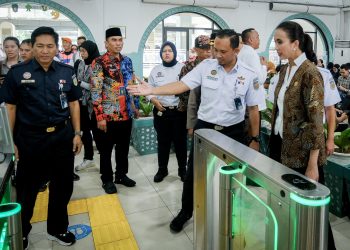 Menteri Pariwisata Widiyanti Putri Tinjau Layanan Mudik di Stasiun Pasar Senen