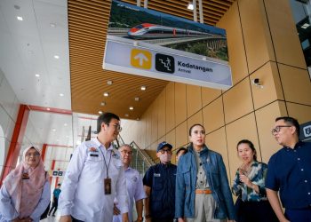 Menteri Pariwisata Tinjau Stasiun Whoosh Jelang Libur Lebaran