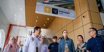 Menteri Pariwisata Tinjau Stasiun Whoosh Jelang Libur Lebaran
