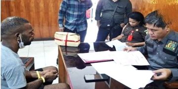 Kamenak Gire, Tersangka Pembunuhan Anggota Satgas, Diserahkan ke Kejari Nabire