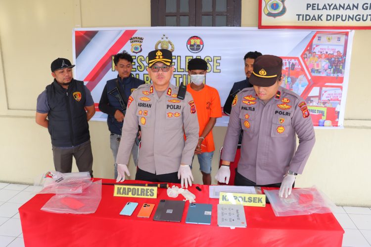 Polres Tual Ungkap Kasus Pencurian Yang Terjadi Di Counter Handphone