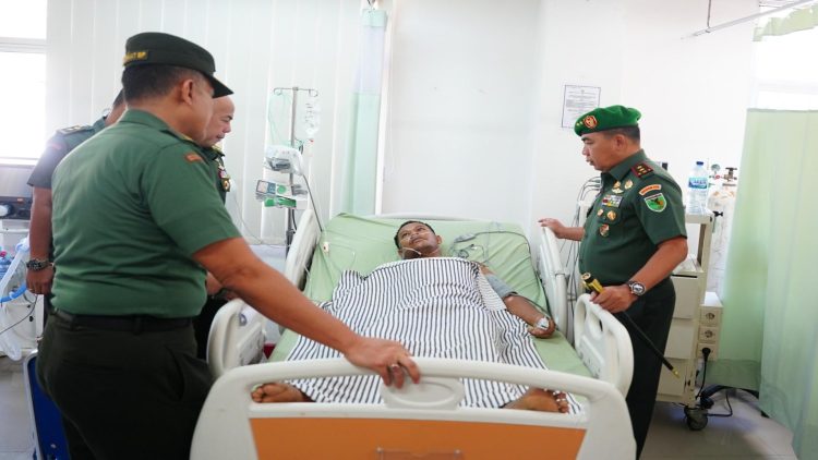 Pangdam XVII/Cenderawasih Jenguk Korban di RSMI, Kecam Kebiadaban OPM