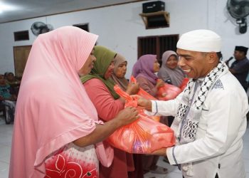 Ringankan Beban Warga, Pemkot Tual Bagikan Sembako Bersubsidi di Wilayah Kepulauan