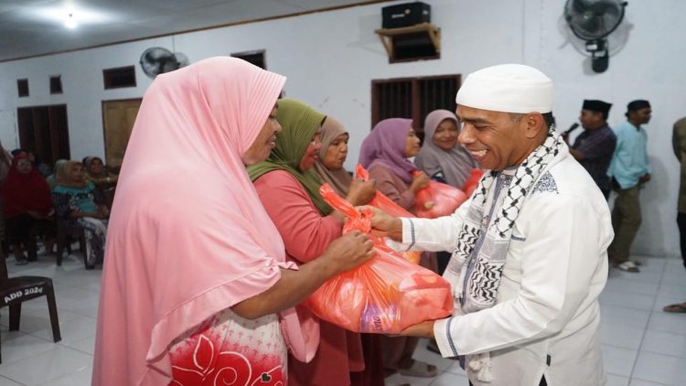 Ringankan Beban Warga, Pemkot Tual Bagikan Sembako Bersubsidi di Wilayah Kepulauan