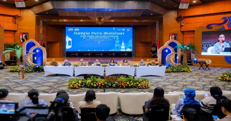 Jelang Lebaran 2025, Menteri Pariwisata Siapkan Strategi Pariwisata Nasional