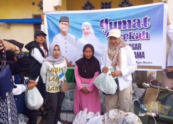 Pasangan MDR-Bella Bantu Pedagang dan Dhuafa Lewat Aksi Sosial di Namlea