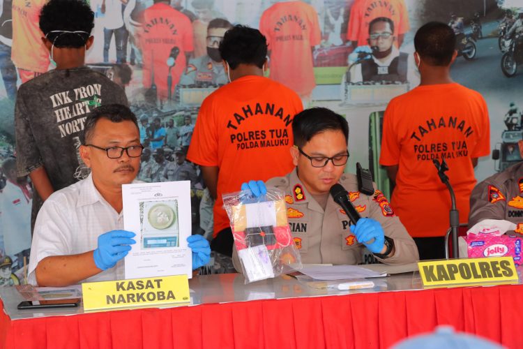 Satnarkoba Polres Tual Tangkap Residivis Narkoba Bersama Rekannya di BTN Koperasi