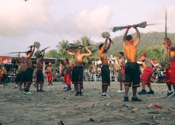 Pesta Adat Pukul Sapu Lidi di Morella: Warisan Budaya yang Terus Membara