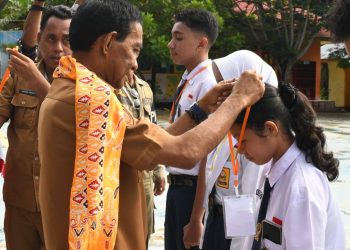 Dari SMP Negeri 1 Tual ke Balai Kota: Kisah Wali Kota Akhmad Yani Renuat