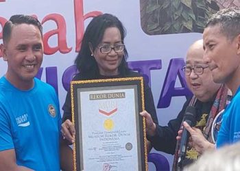 Ronald Tethool, From Zero to Hero: Putra Kei yang Menaklukkan Dunia dengan Pasir Putih dan Mimpi