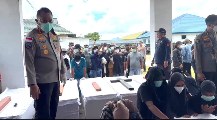 Tangis Haru Warnai Penyerahan Jenazah Korban KKB Yahukimo Kepada Keluarga