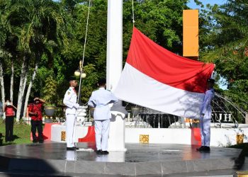 Upacara Hardiknas 2025 di Kota Tual: Wawali Ajak Masyarakat Wujudkan Pendidikan Bermutu