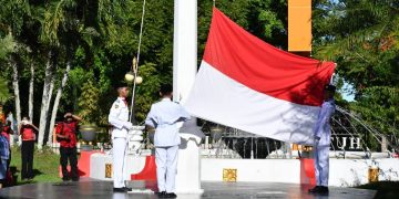 Upacara Hardiknas 2025 di Kota Tual: Wawali Ajak Masyarakat Wujudkan Pendidikan Bermutu