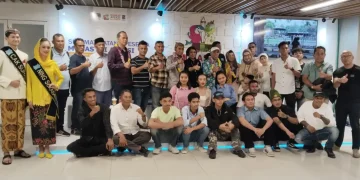 Tiba di Surabaya, Wali Kota dan Wawali Tual Disambut Meriah oleh Mahasiswa Kei