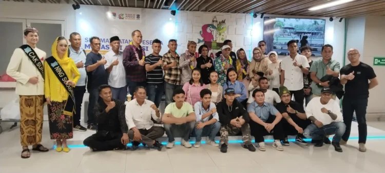 Tiba di Surabaya, Wali Kota dan Wawali Tual Disambut Meriah oleh Mahasiswa Kei
