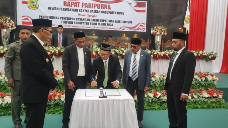 Paripurna DPRD Buru Tetapkan Ikram–Sudarmo Sebagai Bupati dan Wabup Terpilih