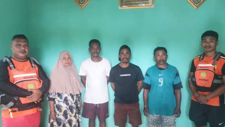 Hilang di Laut, Dua Nelayan Tual Dievakuasi Tim SAR dalam Keadaan Selamat