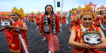 Wamenpar Apresiasi Segoro Topeng Kaliwungu Masuk Karisma Event Nusantara 2025