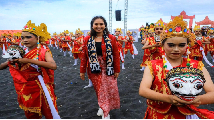 Wamenpar Apresiasi Segoro Topeng Kaliwungu Masuk Karisma Event Nusantara 2025