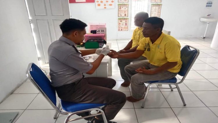 Penuhi Hak Kesehatan, Lapas Namlea Periksa Warga Binaan
