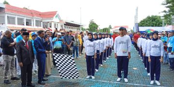 Semarak HUT ke-18, Lomba Gerak Jalan Resmi Dibuka Wali Kota Tual