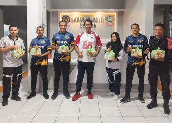 Peduli Kesehatan, Lapas Namlea Salurkan Multivitamin untuk Seluruh Pegawai