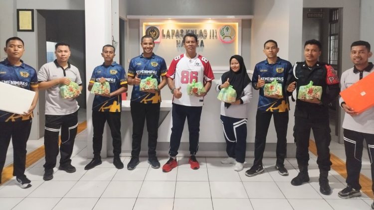 Peduli Kesehatan, Lapas Namlea Salurkan Multivitamin untuk Seluruh Pegawai