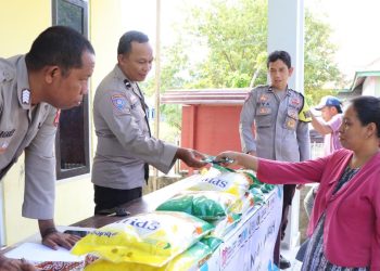 Gerakan Pangan Murah Polres Buru Diserbu Warga