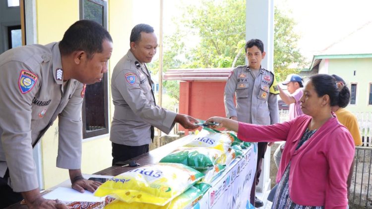 Gerakan Pangan Murah Polres Buru Diserbu Warga