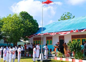 Kapolsek Kei Kecil Barat Pimpin Upacara HUT ke-80 RI di Ohoi Somlain