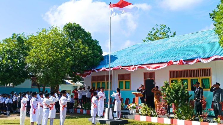Kapolsek Kei Kecil Barat Pimpin Upacara HUT ke-80 RI di Ohoi Somlain