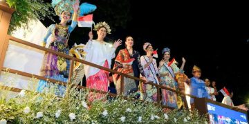 Kemenpar Usung Tema “Berwisata #DiIndonesiaAja” di Karnaval Bersatu 2025