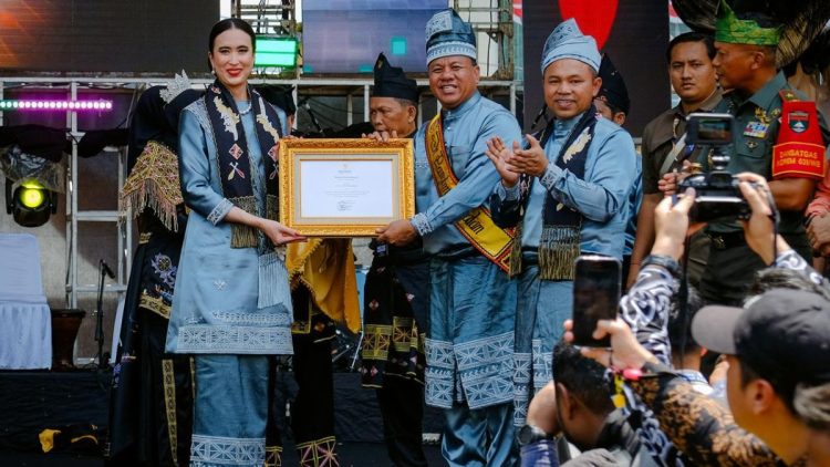 Festival Pacu Jalur 2025 Dibuka, Menpar: Ikon Budaya Jadi Magnet Wisata Dunia