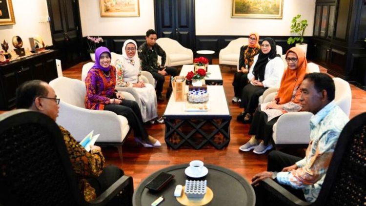 Menteri Koperasi Dorong KDKMP Tual Gunakan Microsite untuk Transparansi   