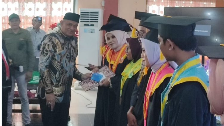 Wisuda Angkatan XIX, Bupati Buru Ajak Alumni Uniqbu Jadi Pionir Pembangunan