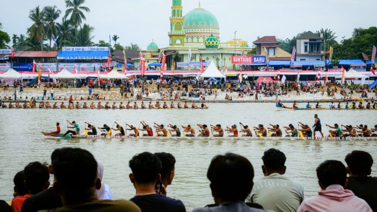 Festival Pacu Jalur 2025 Angkat Tradisi Riau ke Pentas Dunia