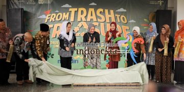 Monumen Wonderful Indonesia dari Sampah Plastik Warnai Bazaar Merdeka di Borobudur